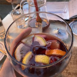 A Lagosteira - Delicious sangria.
