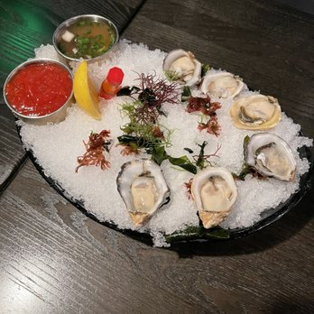 Gordon Ramsay Hell's Kitchen - Half dozen oysters....delicious!! - Steakhouses Near Me - Stateline, Nevada