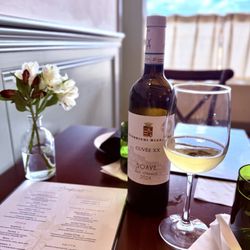 FABULOUS White wine!! Guerrieri Rizzardi Soave Italian white