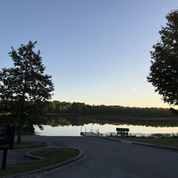 Chain O' Lakes - One of the main lakes, connected to the boat rental - Parks Near Me - Albion, Indiana
