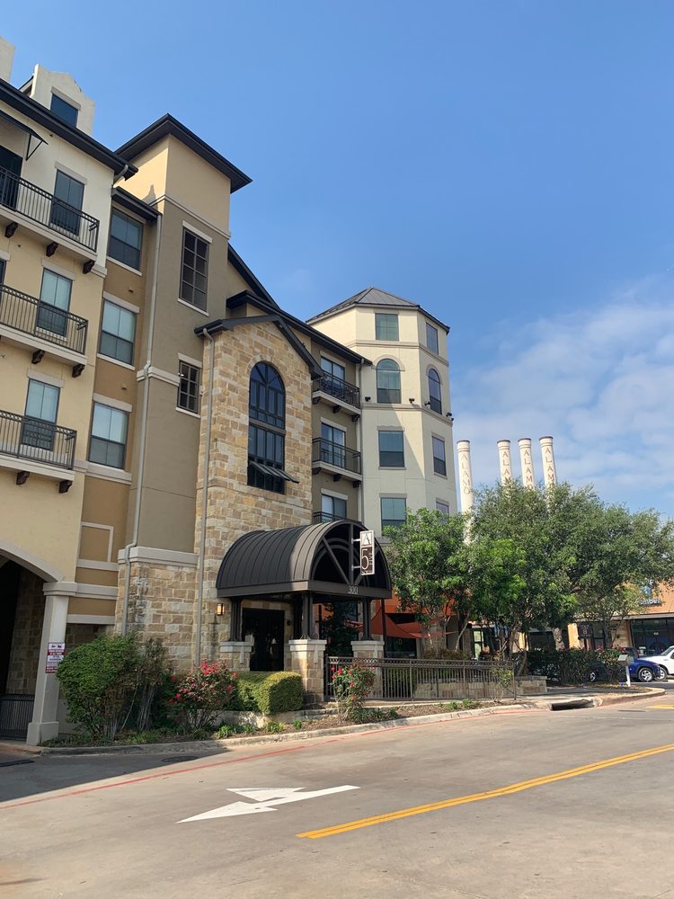 ARTESSA AT QUARRY VILLAGE APARTMENTS 300 E. Basse, San Antonio, Texas