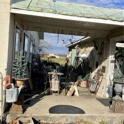On A Whim - Cute farmhouse-y "annex" of the shop. Place was closed when we went so could just get snaps and a vid. Check the reviews - interesting takes