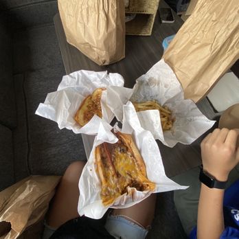 Lil Hut - Grilled cheese, garlic fries, chili dog - Seafood Near Me - Morro Bay, California Lil Hut - Grilled cheese, garlic fries, chili dog - Seafood Near Me - Morro Bay, California