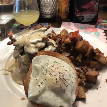 The Common Table - Hangover Burger and Mimosa - Breakfast & Brunch Near Me - Frisco, Texas