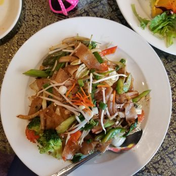 Elephant Cafe - Veggie pad khee mao - Thai Near Me - Lake Forest, California