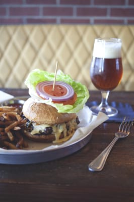 Blatt Beer & Table by null