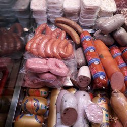 Schinkenkontor Eilers - Hier gibt's Oldenburger Pinkel (jetzt nur noch 2 :-)) hinter den Mettwürsten und den Brägenwürsten