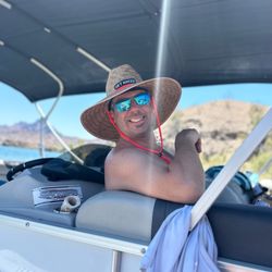 Sandbar Powersports - Chillin on the pontoon!