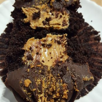 Molly's Cupcakes - Ron Bennington. PB and chocolate. Very good. - Cupcakes Near Me - Chicago, Illinois Molly's Cupcakes - Ron Bennington. PB and chocolate. Very good. - Cupcakes Near Me - Chicago, Illinois