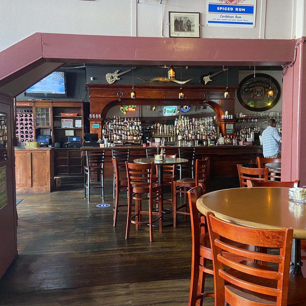 Mac's Place - Nice big bar with tons of personality! - New American Near Me - Silverton, Oregon Mac's Place - Nice big bar with tons of personality! - New American Near Me - Silverton, Oregon
