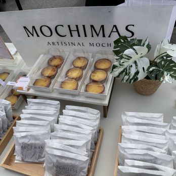 Mochimas - a display of muffins for sale - Desserts Near Me