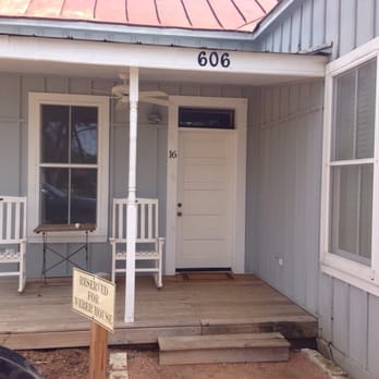 Hoffman Haus - Weber cabin! - Bed & Breakfast Near Me - Fredericksburg, Texas
