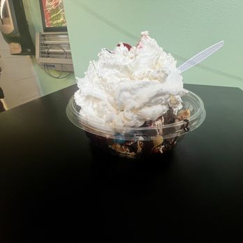 Wentworth's Homemade Ice Cream - Hot Fudge (1) Scoop Sundae - Ice Cream & Frozen Yogurt Near Me - Hamden, Connecticut Wentworth's Homemade Ice Cream - Hot Fudge (1) Scoop Sundae - Ice Cream & Frozen Yogurt Near Me - Hamden, Connecticut