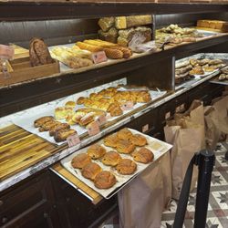 Maison Jean-Marc Bordonnat - Delicious croissants and danishes