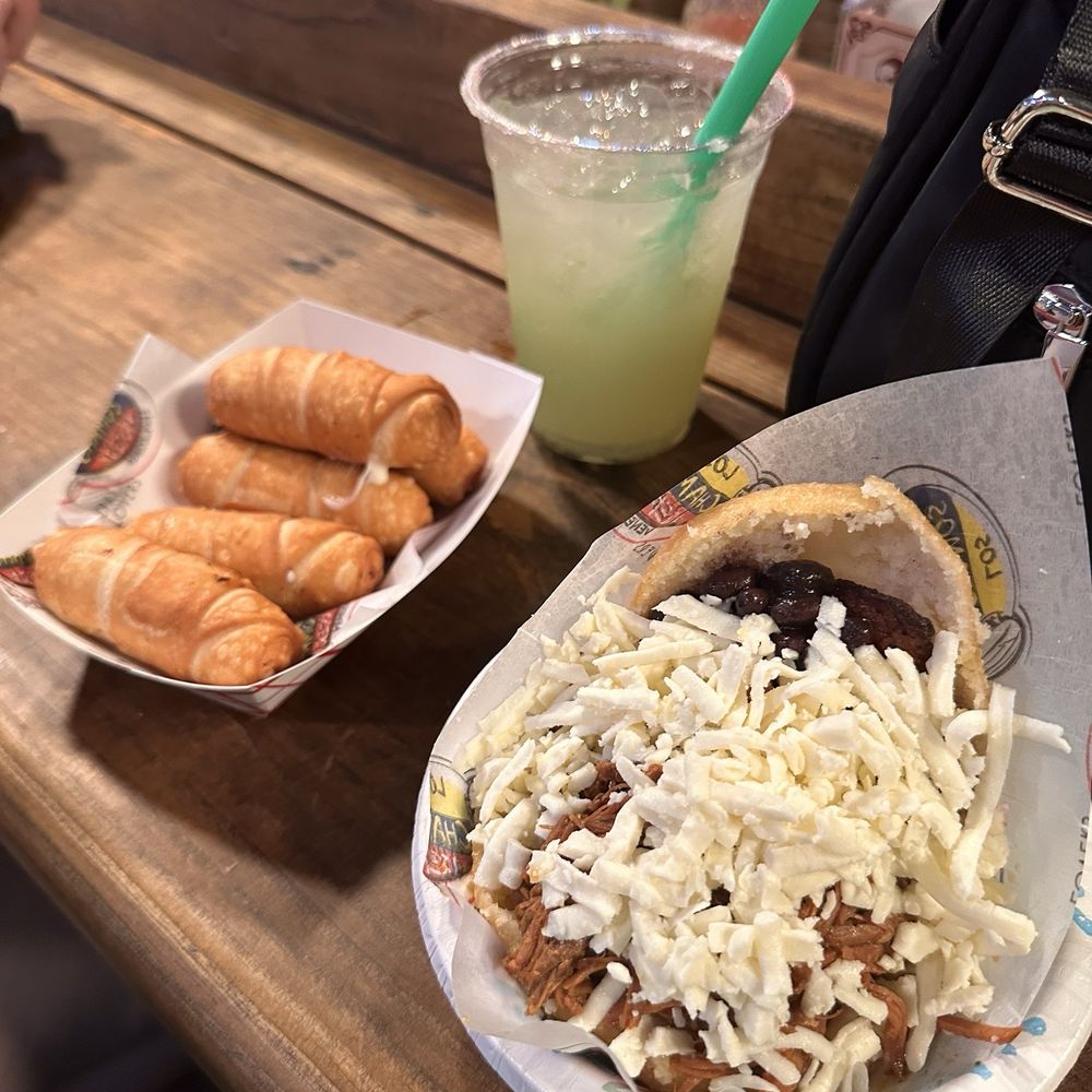 Los Chamos Arepas - Venezuelan Near Me - Carolina, Puerto Rico Los Chamos Arepas - Venezuelan Near Me - Carolina, Puerto Rico