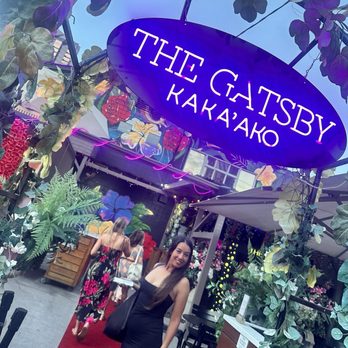 The Gatsby - Walking into the front for ladies night birthday celebration - Cocktail Bars Near Me - Honolulu, Hawaii