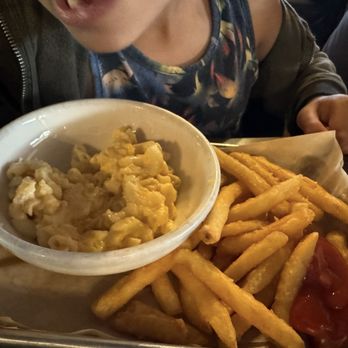 Horseshoe Grill - Kids mac & cheese with fries - American Near Me - Eureka Springs, Arkansas