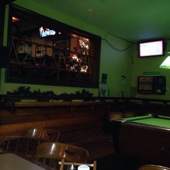 Squarerigger Pub - a pool table and a television - Pubs Near Me - West Vancouver, British Columbia Squarerigger Pub - a pool table and a television - Pubs Near Me - West Vancouver, British Columbia