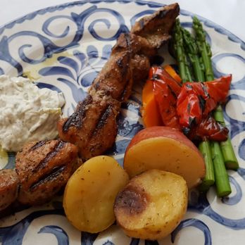 Santorini Estiatorio - 2017-06-26. Santorini. Thornhill, ON. Pork Souvlaki dinner. Dry on the outside. Need better flame control. 2,5 stars. - Greek Near Me - Thornhill, Ontario