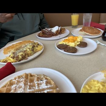 Chris' Pancake & Dining - Breakfast & Brunch Near Me - St. Louis, Missouri