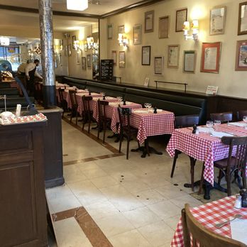 Aux Bons Crus - Inside - Bistros Near Me - Paris, 75