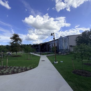 Crooked Can Brewery - Outside. - Breweries Near Me - Minneola, Florida