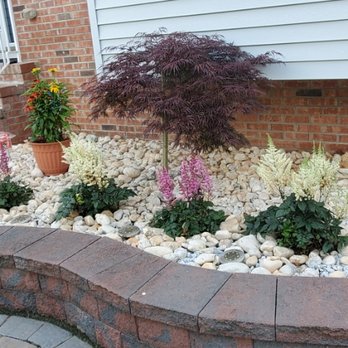 D&E Landscaping - a front yard with a flower bed - Landscaping Near Me - Somerville, New Jersey