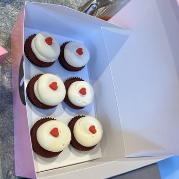 Georgetown Cupcake - Red velvet - Cupcakes Near Me - Washington, DC, District of Columbia Georgetown Cupcake - Red velvet - Cupcakes Near Me - Washington, DC, District of Columbia