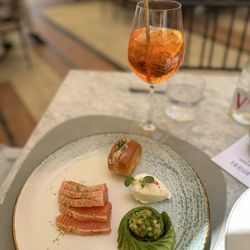 Carlton Cannes - Salmon