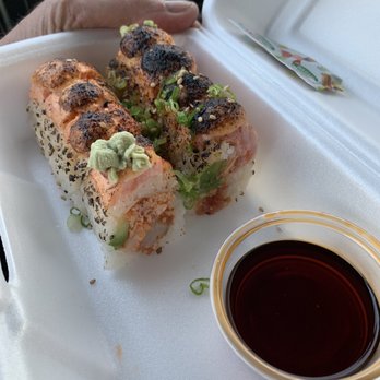 Sushi Joint - Salmons aburrí - Sushi Bars Near Me - Norwalk, California Sushi Joint - Salmons aburrí - Sushi Bars Near Me - Norwalk, California