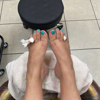 2Q Nail Spa + Eyelashes - My pedicure toes - Nail Salons Near Me - Montclair, California