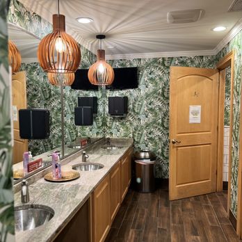 Oriental Wok - Beautiful and super clean bathroom that was really well equipped - Chinese Near Me - Cincinnati, Ohio