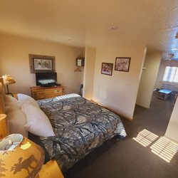 Flaming Gorge Hideout - King Suite