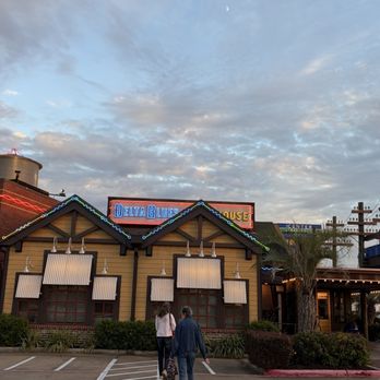 Pappas Delta Blues Smokehouse - Exterior view - Smokehouse Near Me - Webster, Texas Pappas Delta Blues Smokehouse - Exterior view - Smokehouse Near Me - Webster, Texas