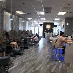 SN Brows, Tips & Toes - Inside the shop