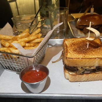 Arcadia Bar & Kitchen - The patty melt - Breakfast & Brunch Near Me - Astoria, New York Arcadia Bar & Kitchen - The patty melt - Breakfast & Brunch Near Me - Astoria, New York