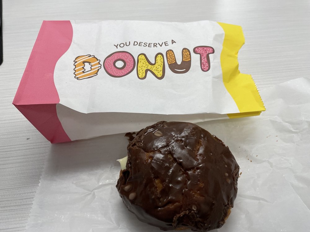 Lone Star Donut & Frozen Yogurt Logo