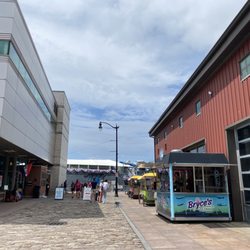 Canalside - Lots of vendors