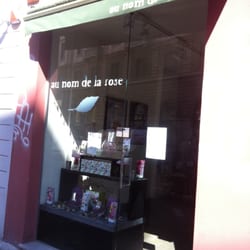 Au Nom De La Rose