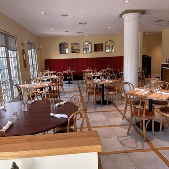 Café Le Jardin - great space - French Near Me - Audubon, New Jersey