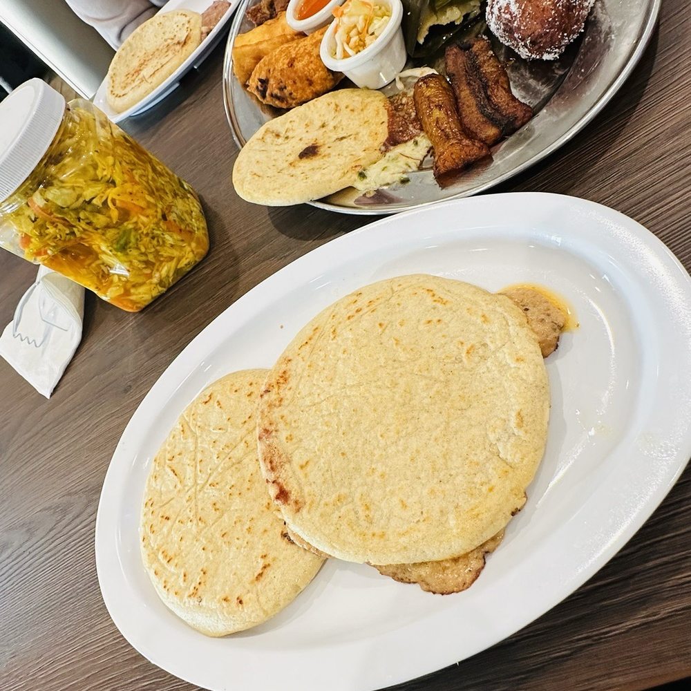 Vos Pupusas - Food combo - Salvadoran Near Me - Palmdale, California Vos Pupusas - Food combo - Salvadoran Near Me - Palmdale, California