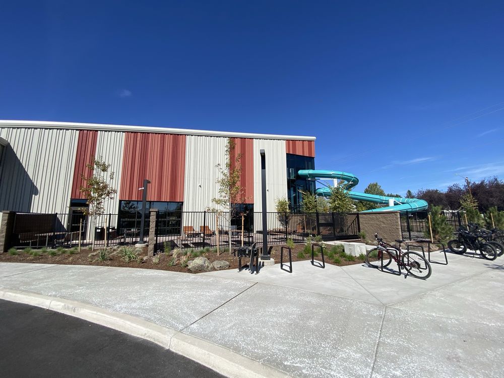 The Hub Aquatic and Recreation Center Logo
