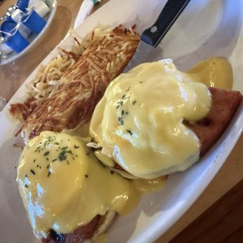 Studio Diner - Eggs Benedict - American Near Me - San Diego, California