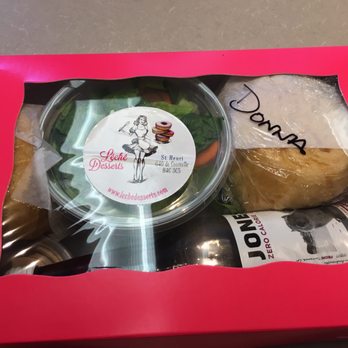 Léché Desserts - Team ThankYou lunch: sandwich, salad, yummy donut and a drink in a pretty pink box. - Bakeries Near Me - Montreal, Quebec Léché Desserts - Team ThankYou lunch: sandwich, salad, yummy donut and a drink in a pretty pink box. - Bakeries Near Me - Montreal, Quebec