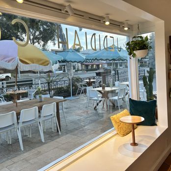 Jedidiah Coffee - Inside and outside - Coffee & Tea Near Me - Laguna Beach, California