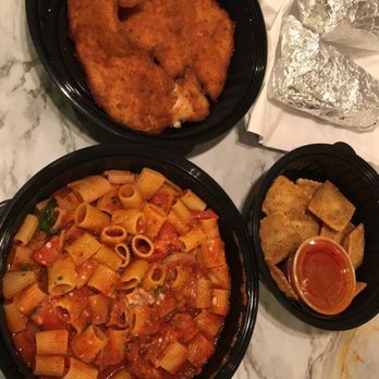 Fontanas's - Rigatoni Filleto di Pomodoro, Chicken Cutlet, Fried Ravioli - Italian Near Me - Brooklyn, New York