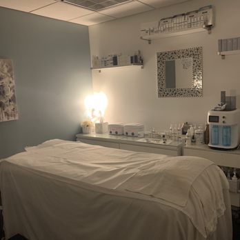 YA Skin Studio - Treatment room - Skin Care Near Me - Chicago, Illinois