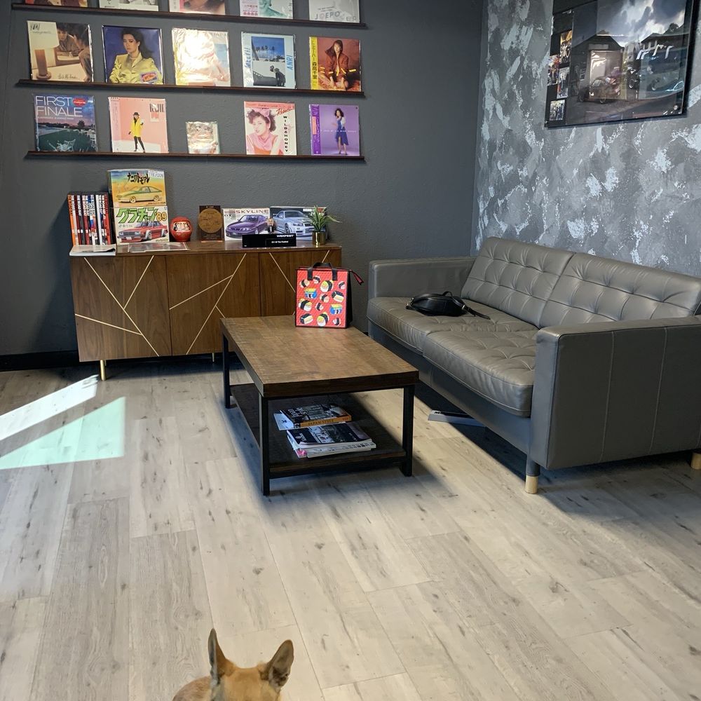 CM Autohaus - The couch is very comfortable in the waiting area. - Auto Repair Near Me - Santa Clara, California