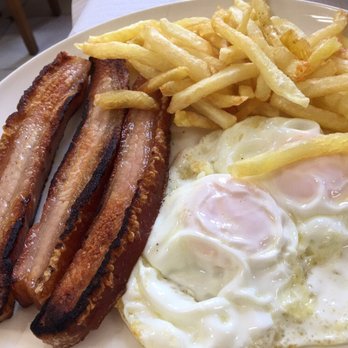 Perez Filipinas - Pork belly, fried eggs and chips - Restaurants Near Me - Comillas, S