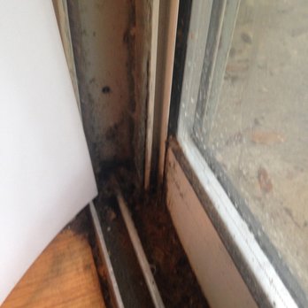 Beaufort Rentals - Move-in day. Dirty, unkempt floor and door. - Property Management Near Me - Beaufort, South Carolina Beaufort Rentals - Move-in day. Dirty, unkempt floor and door. - Property Management Near Me - Beaufort, South Carolina